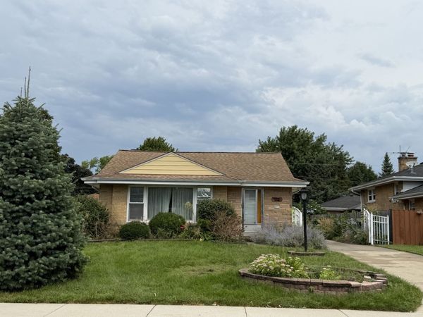 5438 N Harvard Terrace , Skokie, IL 60077