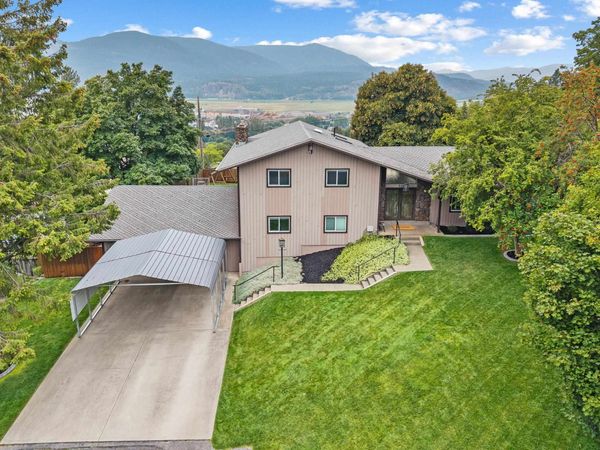 945 N Cedar St, Colville, WA 99114