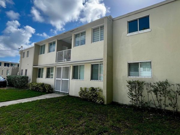 695 SW 11th St , Unit 204, Miami, FL 33129