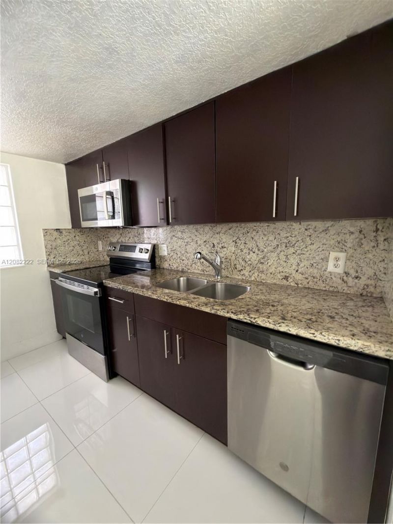 695 SW 11th St , Unit 204, Miami, FL 33129 Photo