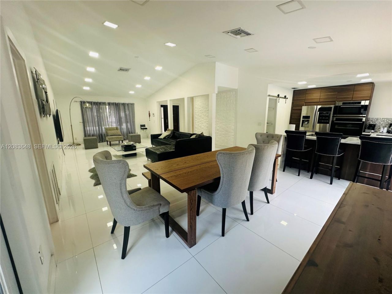 851 NE 205th St, Miami, FL 33179 Photo