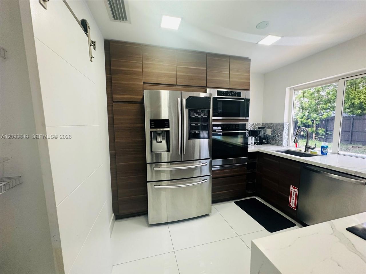851 NE 205th St, Miami, FL 33179 Photo