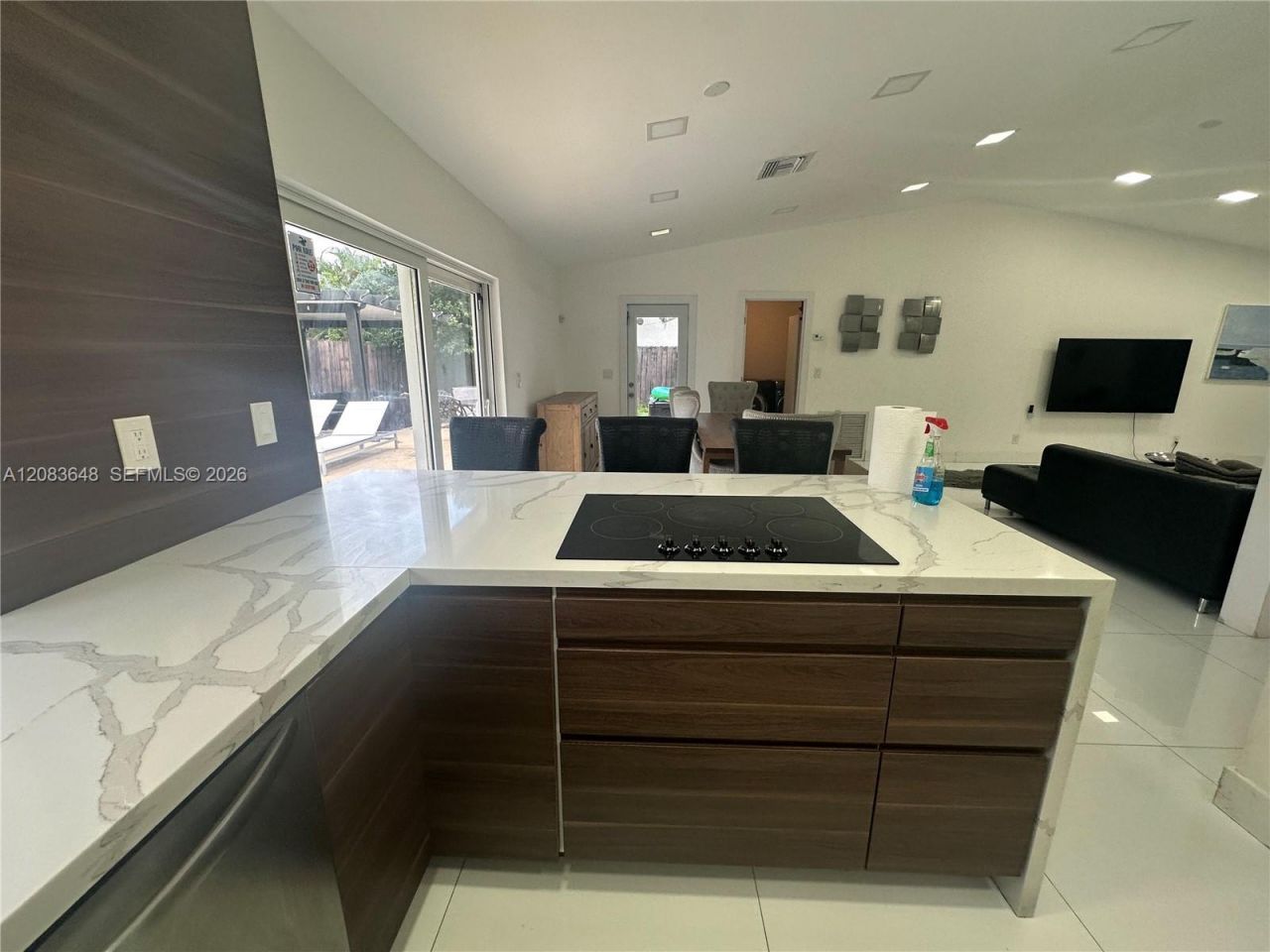 851 NE 205th St, Miami, FL 33179 Photo