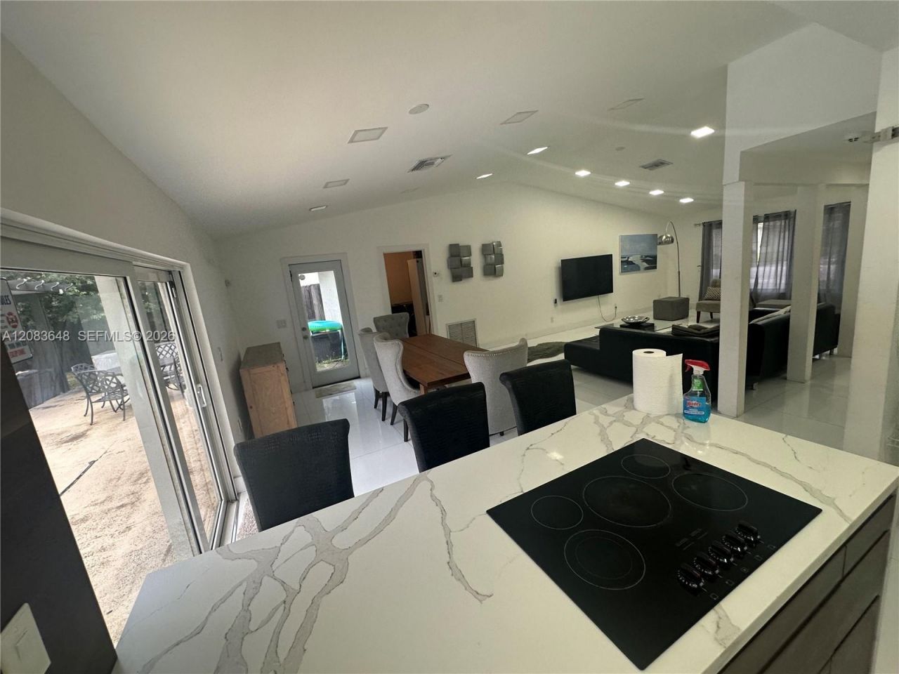 851 NE 205th St, Miami, FL 33179 Photo