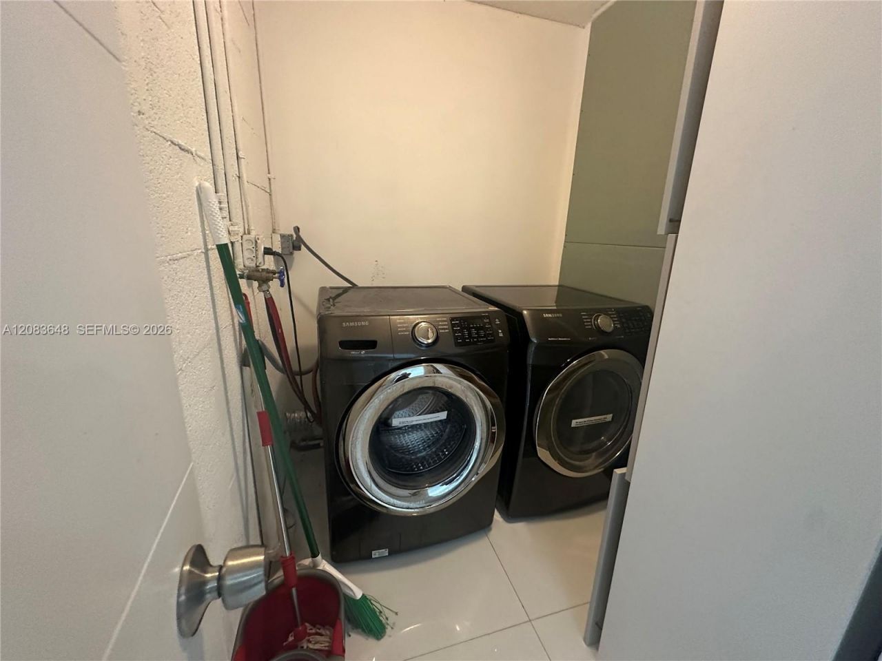 851 NE 205th St, Miami, FL 33179 Photo