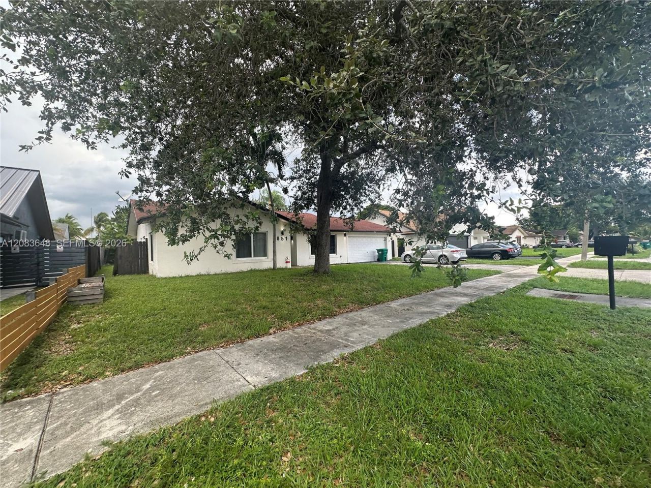 851 NE 205th St, Miami, FL 33179 Photo