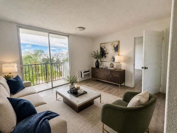 16450 NW 2 , Unit 309, Miami, FL 33169