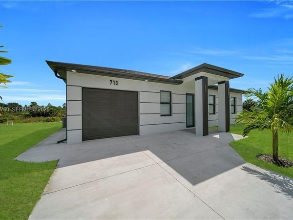 711 Roma Ave , Lehigh Acres, FL 33974