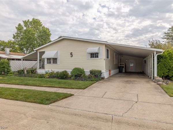 5 Concert Court , Olmsted Twp, OH 44138
