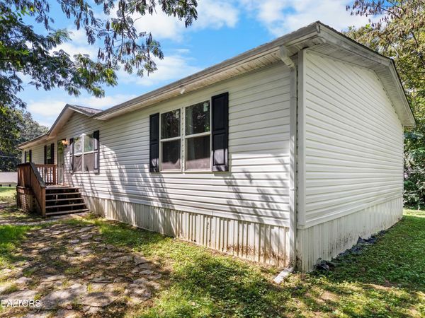 521 Poplar Ave, Jellico, TN 37762