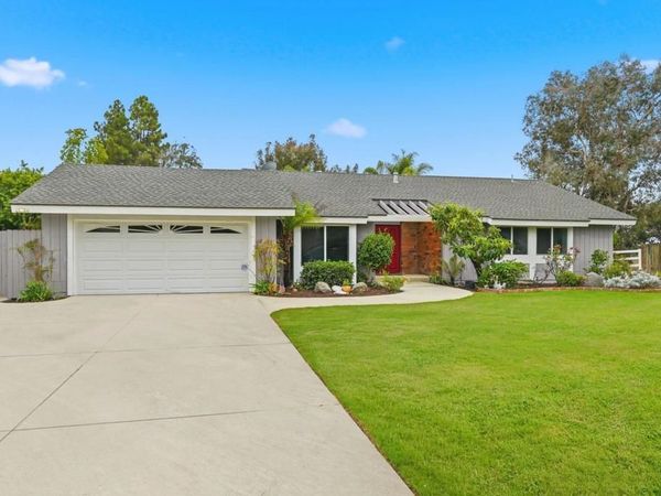 745 Blackhawk Cir, Vista, CA 92081