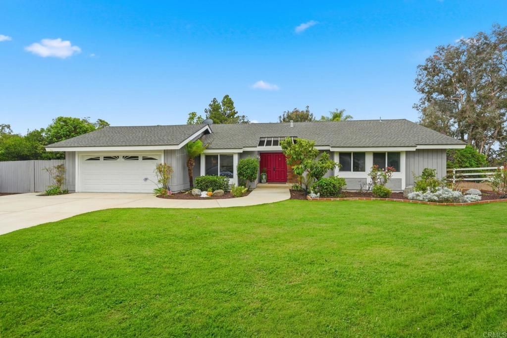 745 Blackhawk Cir, Vista, CA 92081 Main Photo