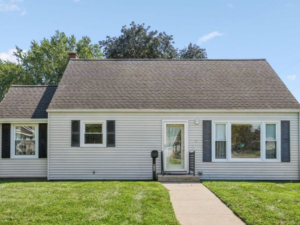 825 4th Street , De Witt, IA 52742