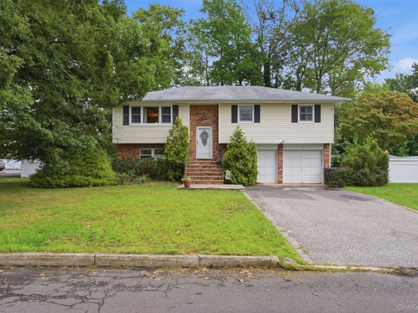 17 Jerome Street , Smithtown, NY 11787