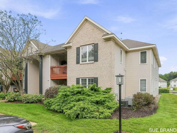 3122 W Crystal Waters Drive, Unit 8, Holland, MI 49424