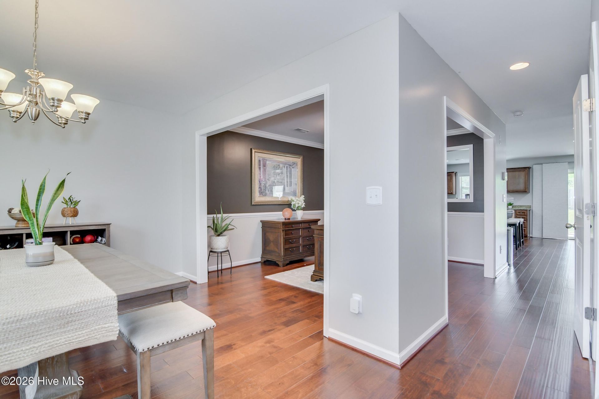 613 Buttonwood Drive Photo 4