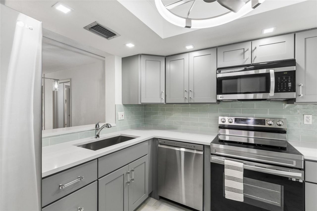 13626 Greenfield Drive, Unit 109, Tampa, FL 33618 Photo