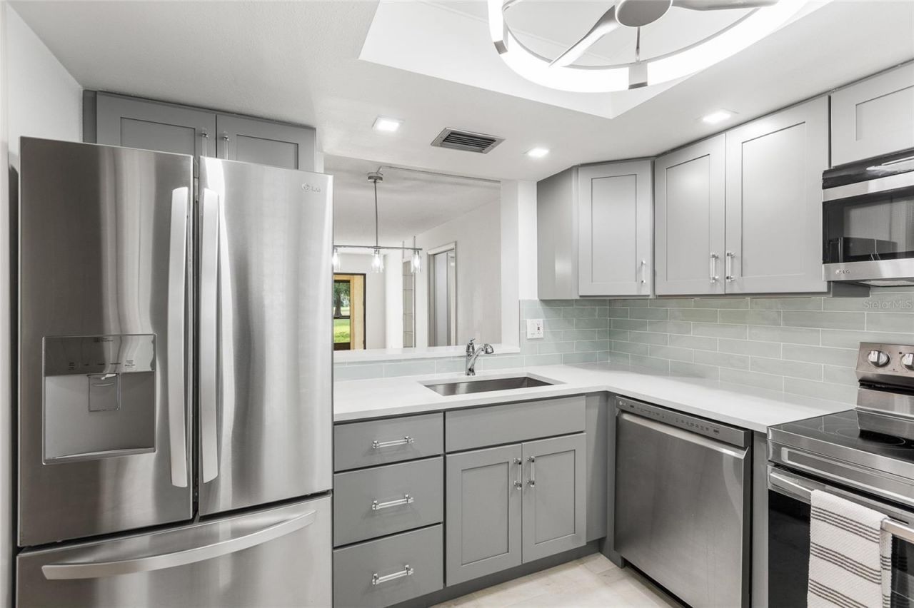 13626 Greenfield Drive, Unit 109, Tampa, FL 33618 Photo