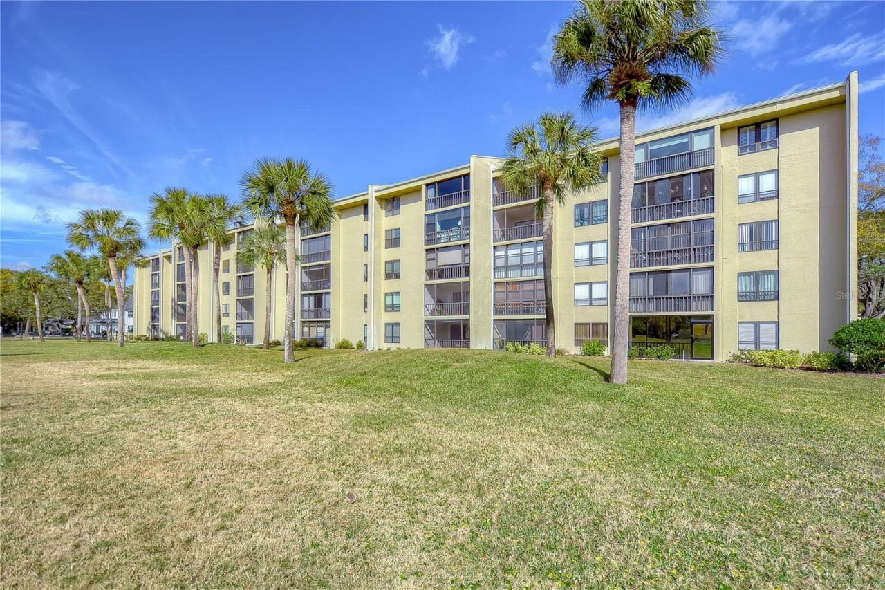 13626 Greenfield Drive, Unit 109, Tampa, FL 33618 Photo