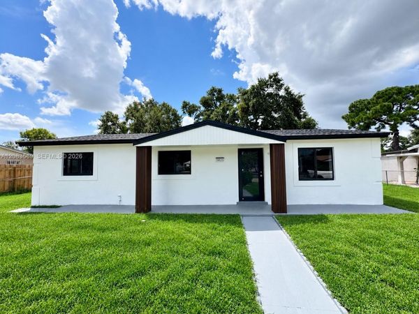 3820 NW 210th Ter , Miami Gardens, FL 33055