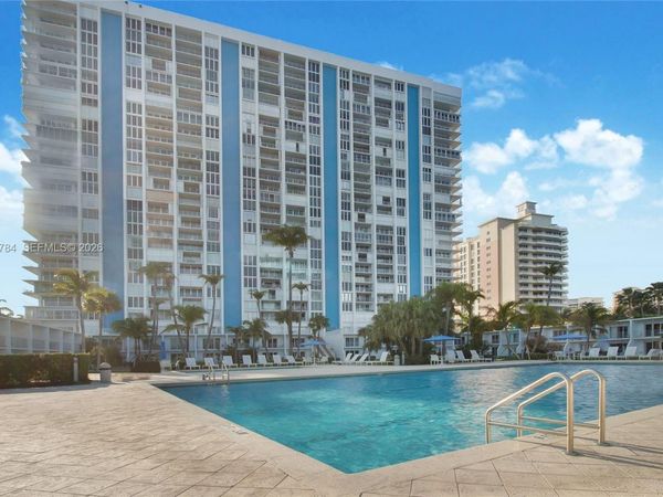 881 Ocean Dr , Unit 25E, Key Biscayne, FL 33149