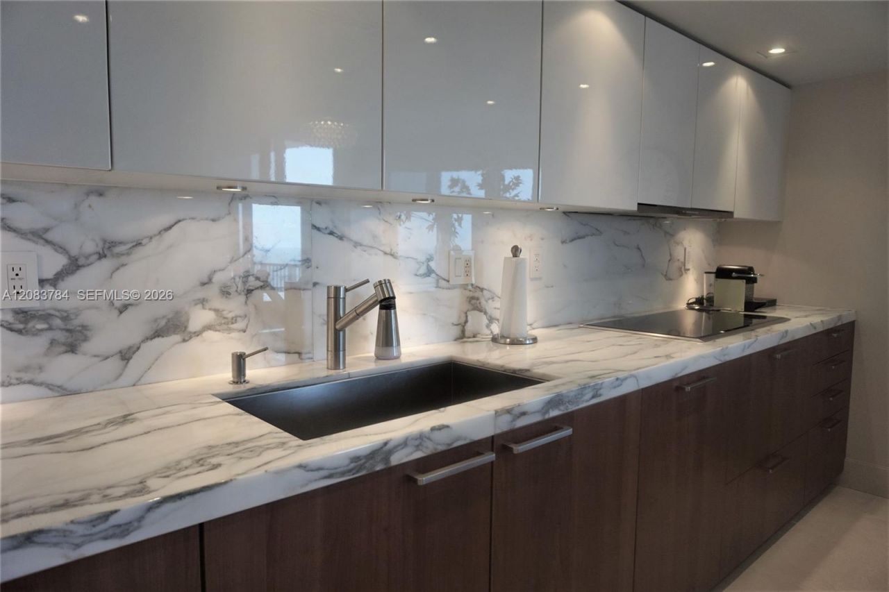 881 Ocean Dr , Unit 25E, Key Biscayne, FL 33149 Photo