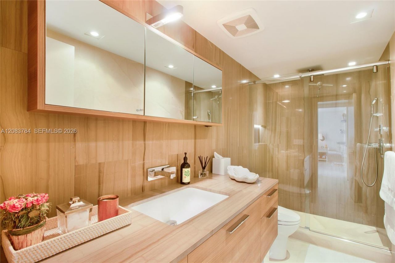 881 Ocean Dr , Unit 25E, Key Biscayne, FL 33149 Photo