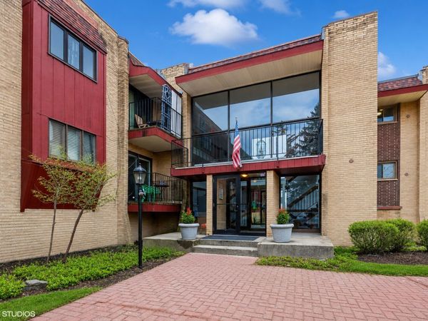 787 Wilson Avenue , Unit 17, Glen Ellyn, IL 60137