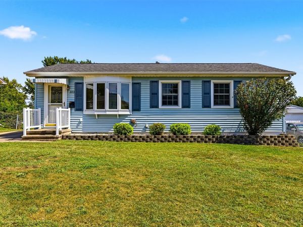 223 Lynda Dr NW, Cedar Rapids, IA 52405