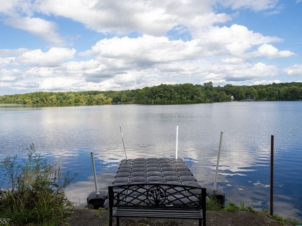 28 Laketop Dr, Hampton, NJ 07860