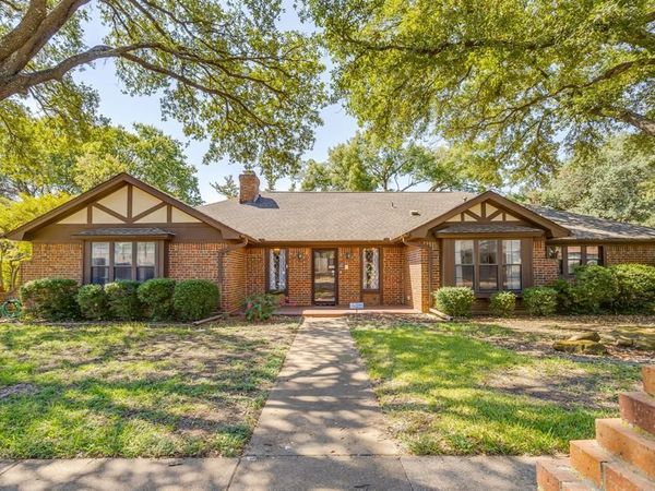 1405 Rockmoor Drive , Edgecliff Village, TX 76134