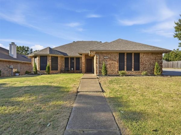 7525 Sean Drive, North Richland Hills, TX 76182