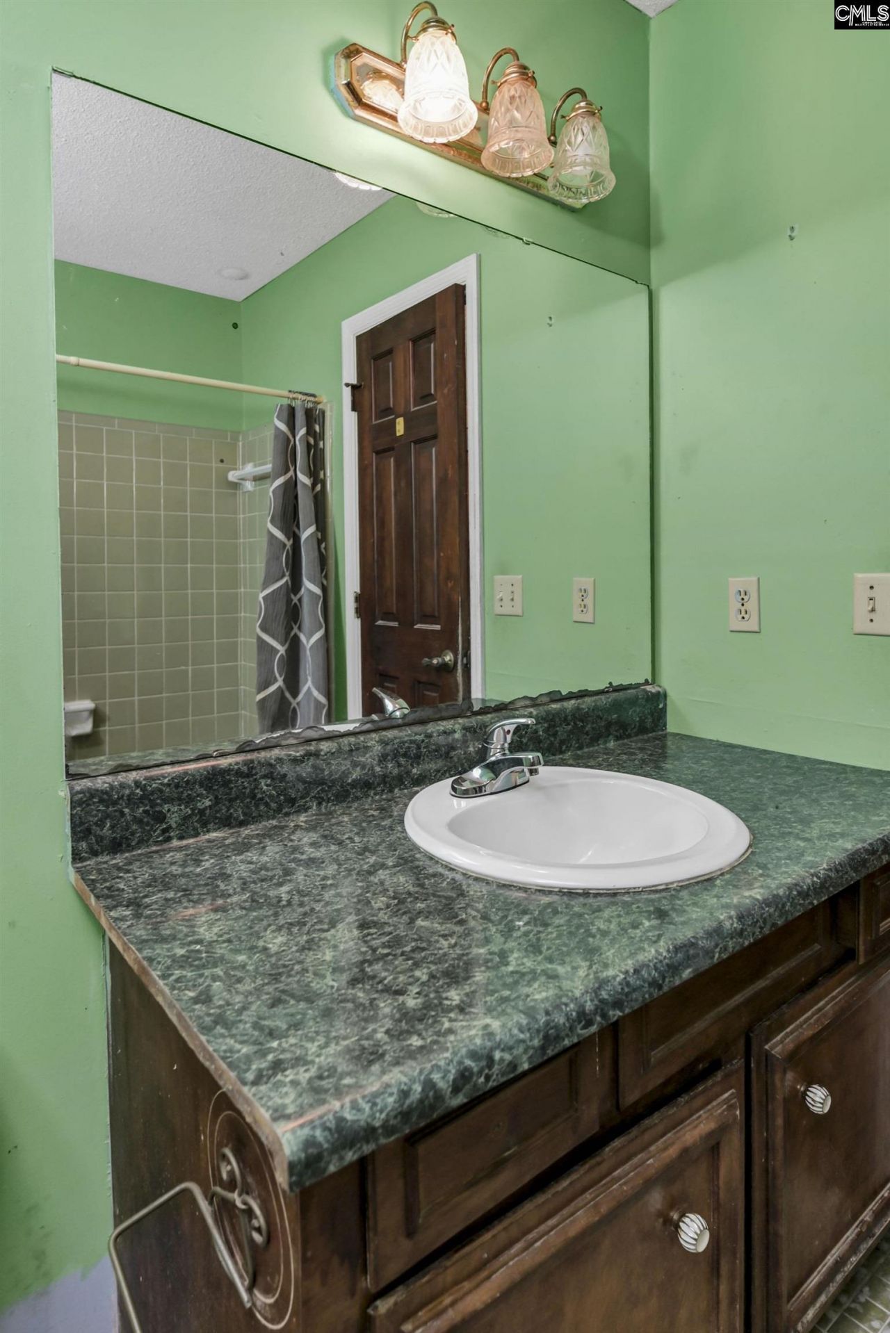 100 Sheridan Drive  Photo 11