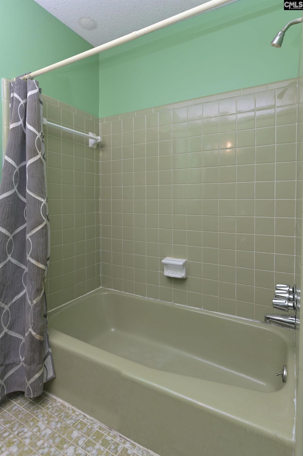 100 Sheridan Drive  Photo 12