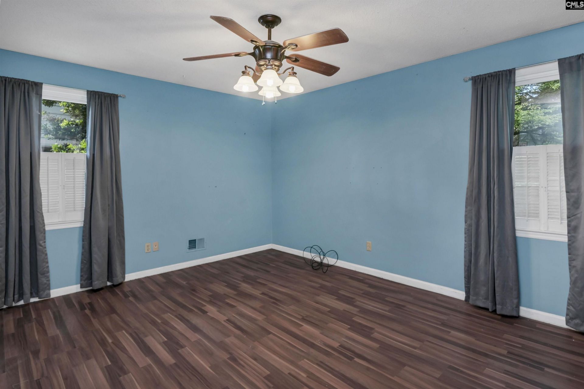 100 Sheridan Drive  Photo 17