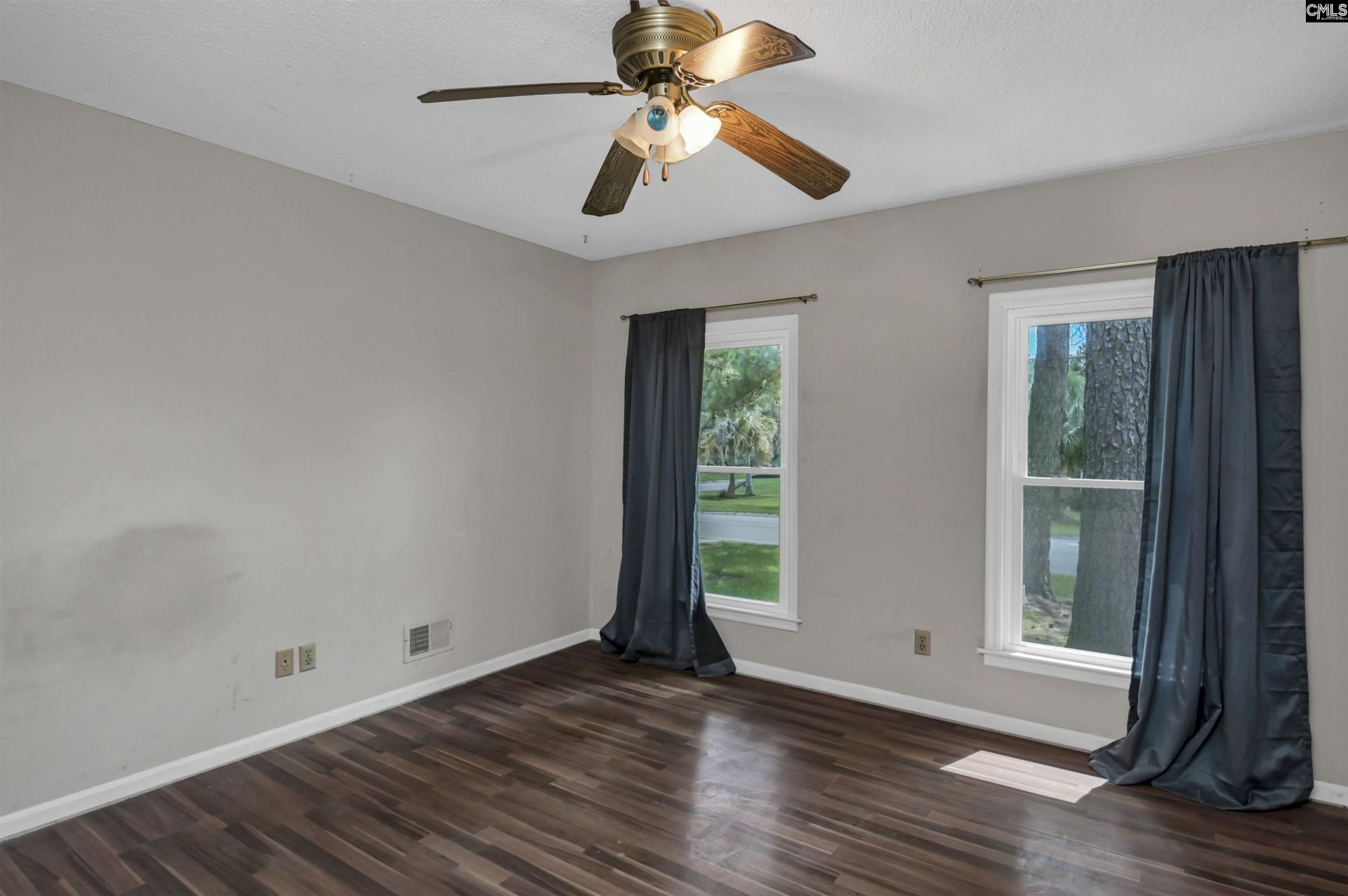 100 Sheridan Drive  Photo 9