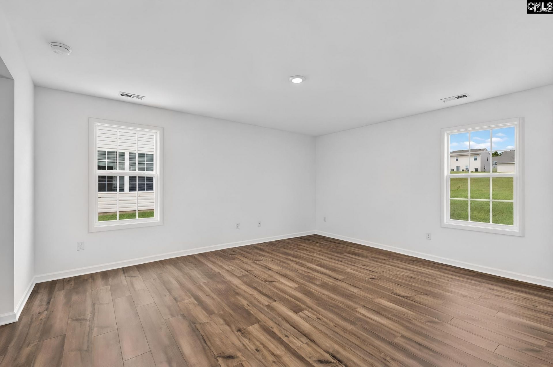 370 Sunny Falls Drive  Photo 10