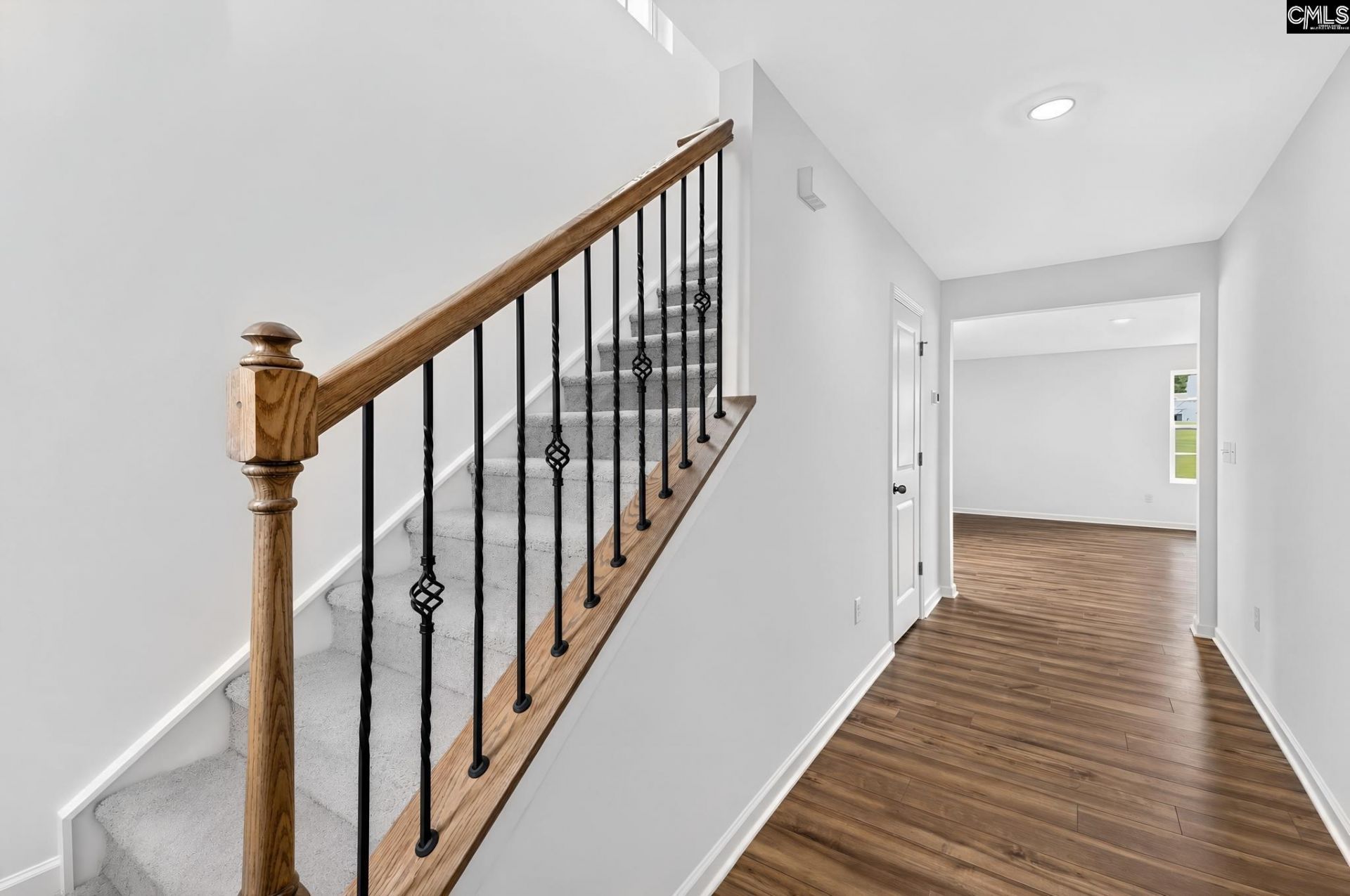 370 Sunny Falls Drive  Photo 11