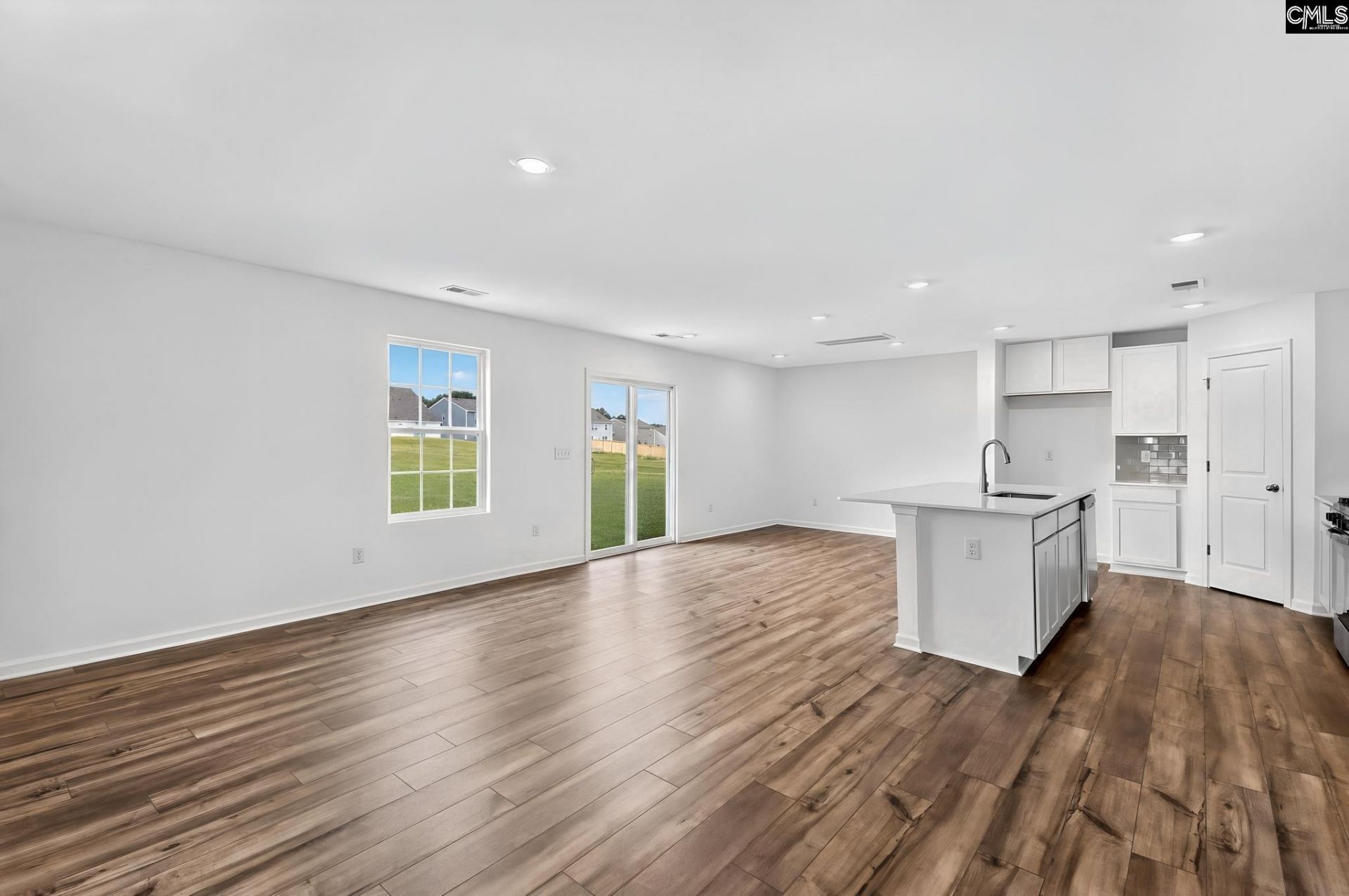 370 Sunny Falls Drive  Photo 13