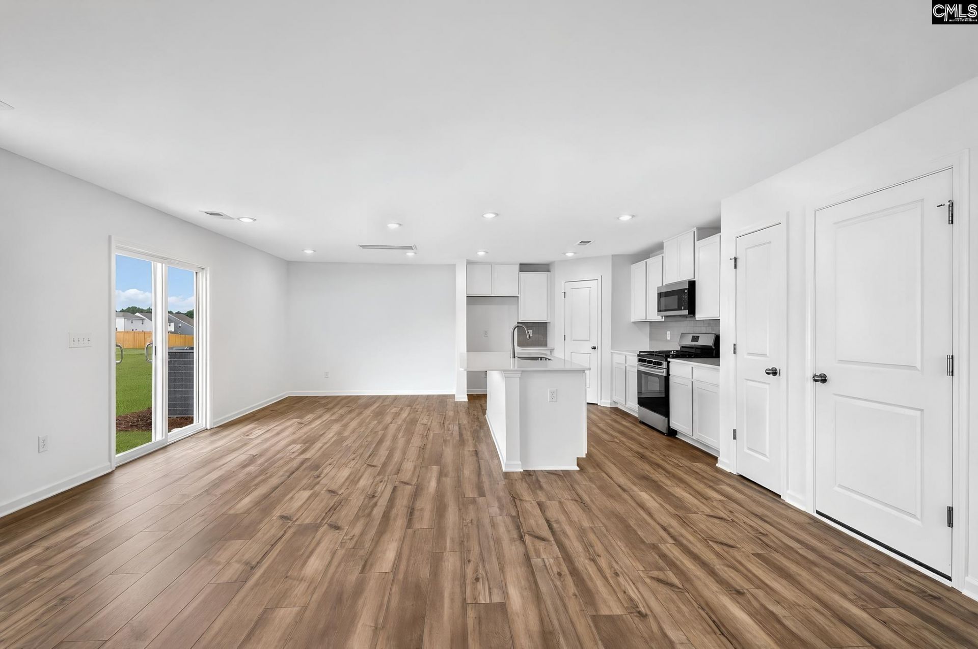 370 Sunny Falls Drive  Photo 4