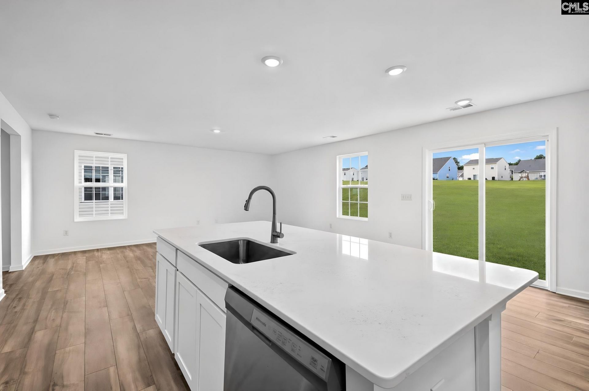 370 Sunny Falls Drive  Photo 5