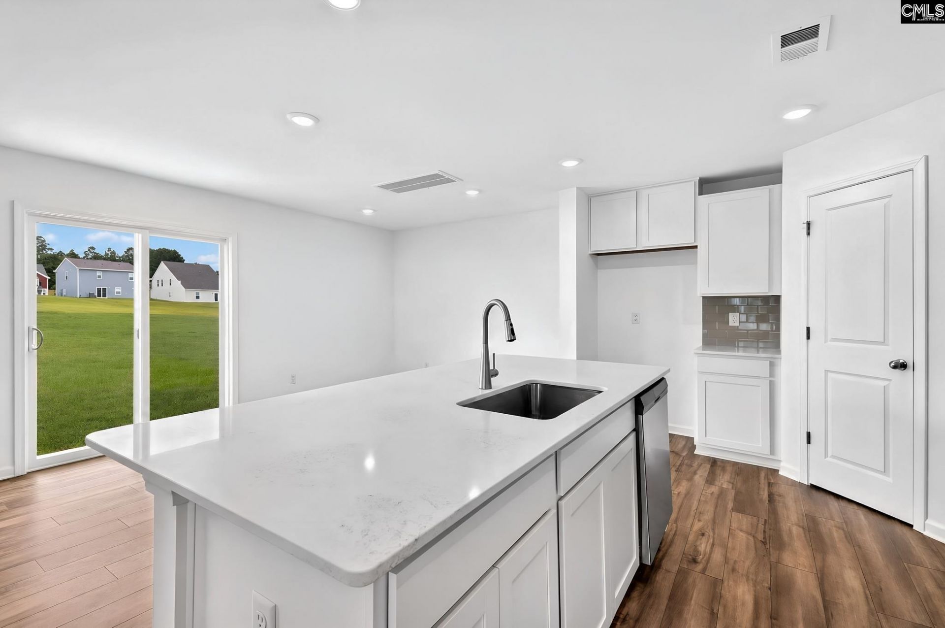 370 Sunny Falls Drive  Photo 8