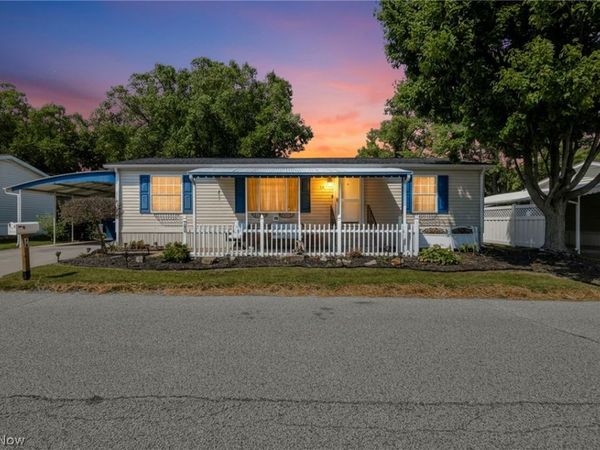 14 Cherry Lane , Olmsted Twp, OH 44138