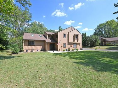 1065 Wilderness Bluff, Tipp City, OH 45371