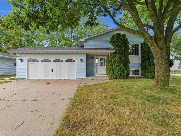 1805 ORCHARD LANE, Oshkosh, WI 54902