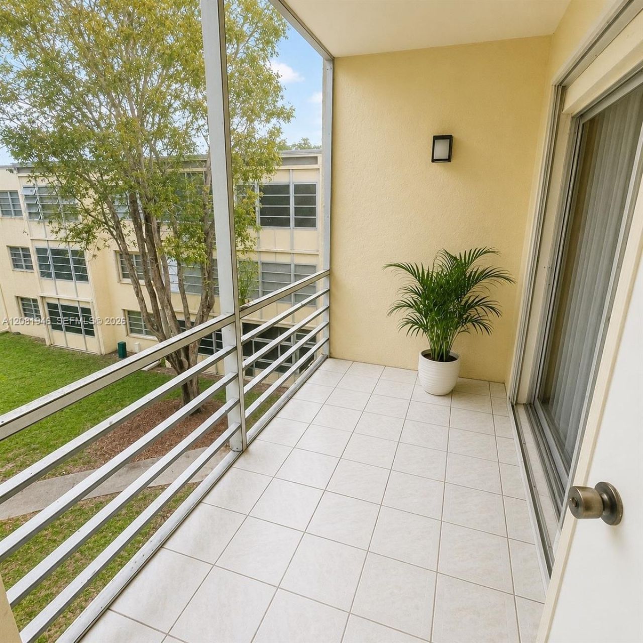 301 Cambridge Rd, Unit 306, Hollywood, FL 33024 Photo