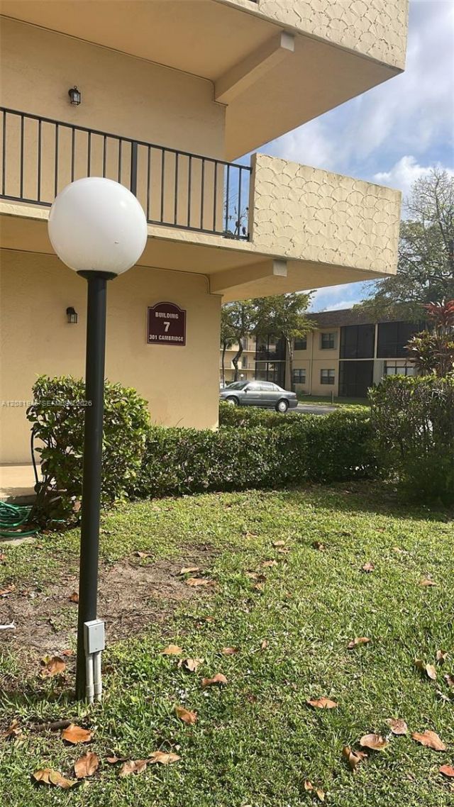301 Cambridge Rd, Unit 306, Hollywood, FL 33024 Photo