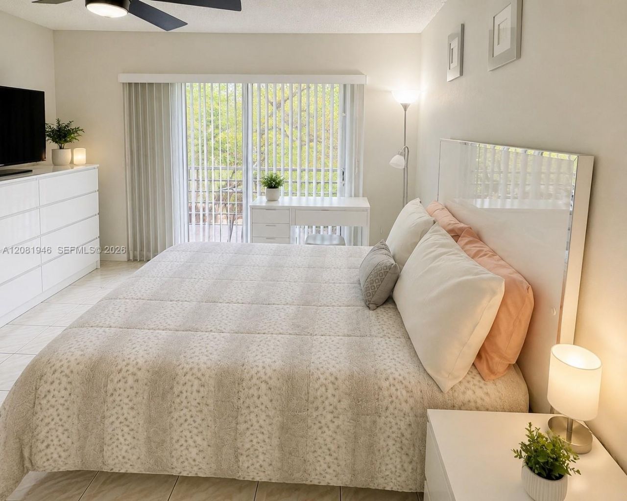 301 Cambridge Rd, Unit 306, Hollywood, FL 33024 Photo
