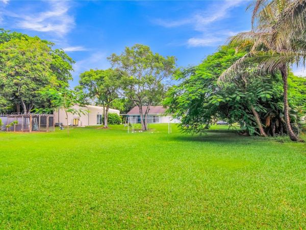 17110 SW 64th Ct, Southwest Ranches, FL 33331