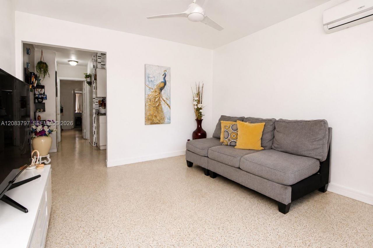 2041 SW 4th St , Miami, FL 33135 Photo